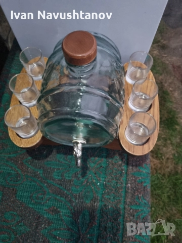 Сервиз включващ буренце за ракия и чаши 