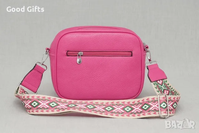 Малка розова дамска чанта с орнаменти на дръжката