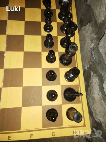 Два стари бакелитени шаха и пулове за табла, снимка 5 - Шах и табла - 30353245