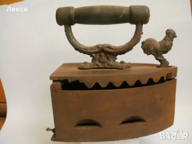 Старинна ютия  на жар с петле,от лят чугун 