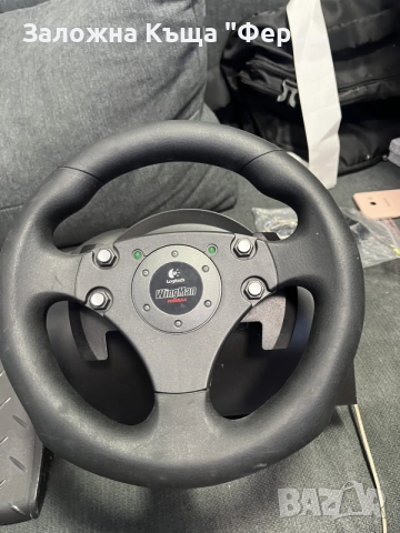 волан с педали Logitech, снимка 2 - Джойстици и геймпадове - 55747321