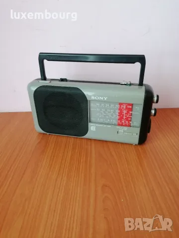 Продавам радио Sony icf-750s, снимка 2 - Радиокасетофони, транзистори - 56302639