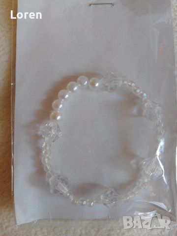 Ново!Гривна с кристални камъчета и бели перли