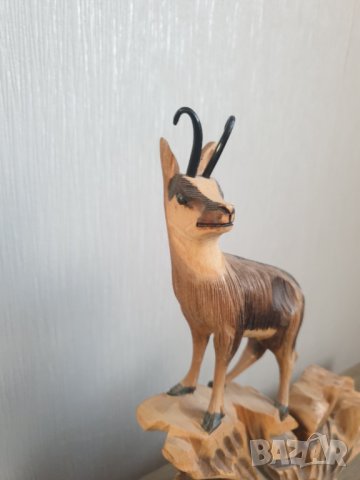 Настолен механичен часовник с дърворезба, снимка 2 - Антикварни и старинни предмети - 40522160