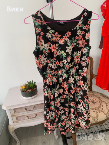 Асиметрична рокля 12-14г ръст 158-164 подходяща за размер XS