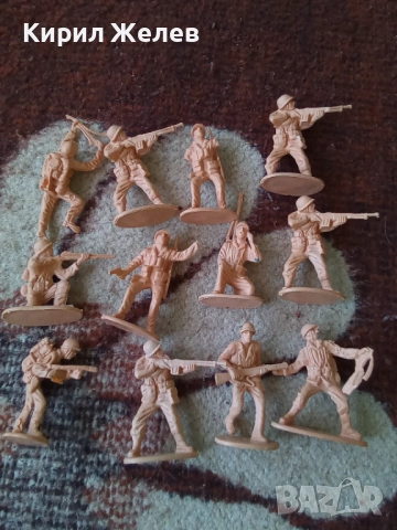 Войници пластмасови 12 броя 51728, снимка 6 - Колекции - 52105205