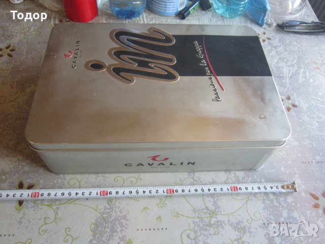 Огромна ламаринена тенекиена кутия 