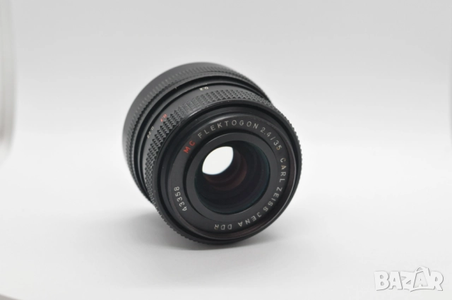 Обектив Carl Zeiss Jena Flekttogon 35mm f/2.4 на резба M42