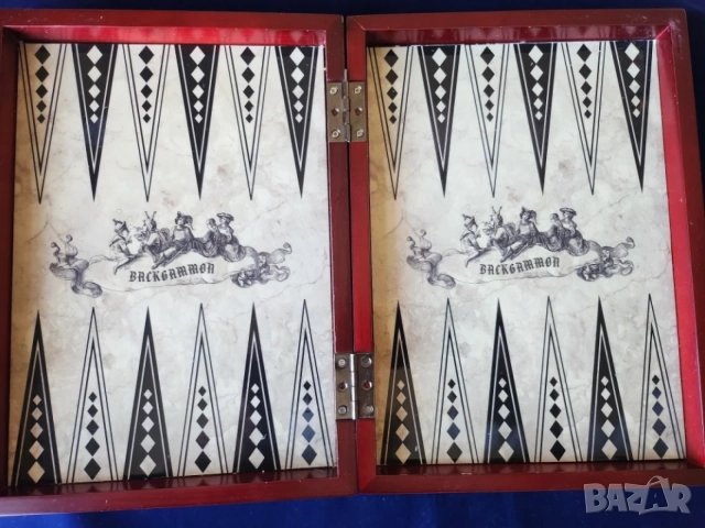 табла / backgammon - красива в дървена кутия , без пулове и зарове