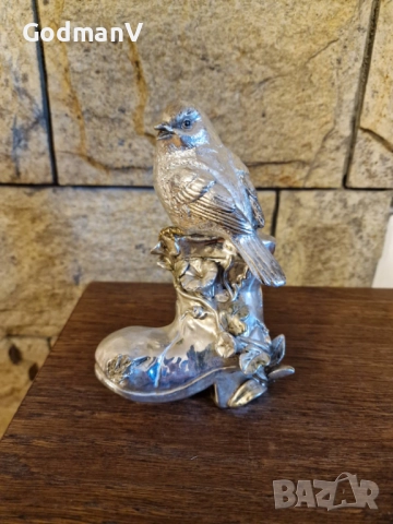 Декоративна статуетка „Птиче върху ботуш“, снимка 3 - Статуетки - 52647835