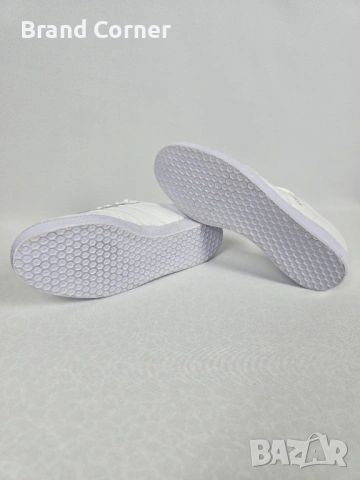 НОВИ Оригинални кожени кецове Adidas Gazelle - Сребристо-бели / РСТ 44, снимка 5 - Маратонки - 54280324