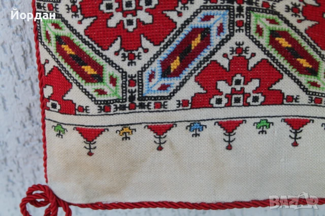 Възглавница с бродерия на ленена панама, снимка 2 - Антикварни и старинни предмети - 50565588