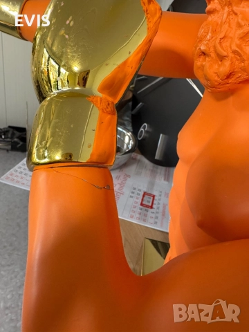 Продавам декоративен мъжки торс с боксови ръкавици – златиста поставка, снимка 4 - Други стоки за дома - 52815550