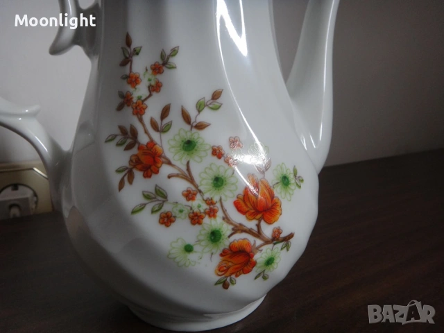 Български порцеланов чайник и латиера, снимка 5 - Сервизи - 53221522