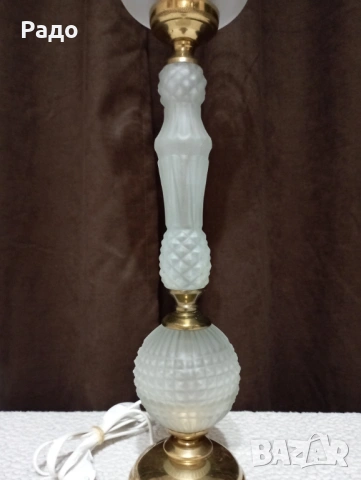 Старинна красива лампа с гравиран стъклен абажур, снимка 3 - Настолни лампи - 52176116