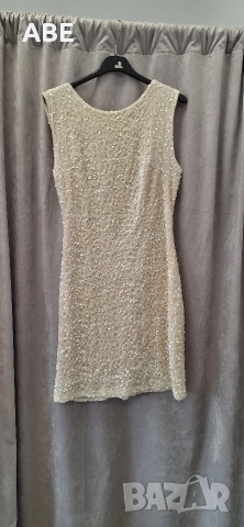 Бяла велурена рокля с пайети