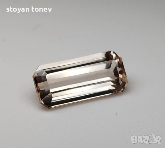 Естествен топаз с деликатен цвят 4.45кт.! Сертифициран! Нов!