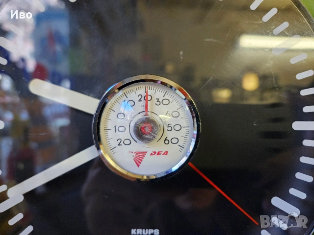 Стенен немски часовник KRUPS В отлично състояние, работи много точно. Има и термометър, който също п, снимка 5 - Стенни часовници - 53098501