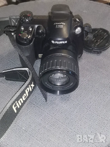 Фотоапарат FUJIFILM FinePix S5600, снимка 2 - Фотоапарати - 54326283