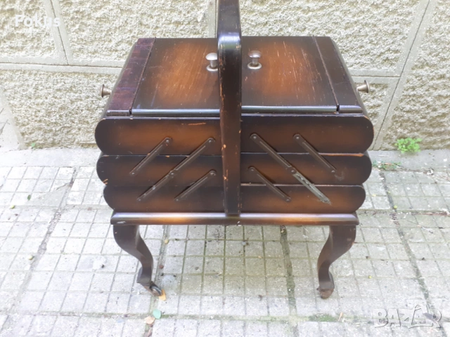 Невероятна стара антикварна тоалетка бижутерка шкафче, снимка 4 - Антикварни и старинни предмети - 53279355