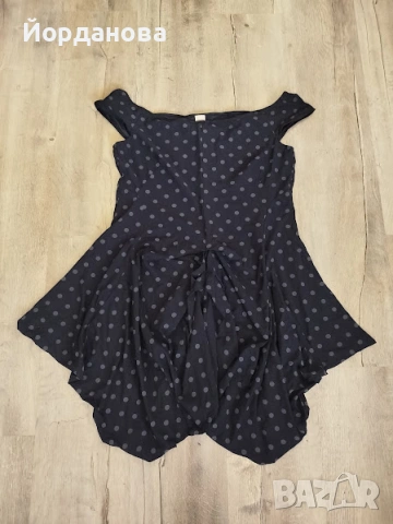 Еластична рокля на точки