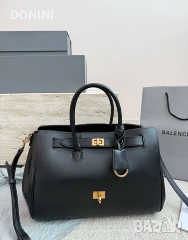 Balenciaga Дамска чанта, кожа, снимка 4 - Чанти - 56016869