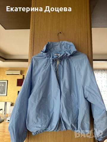 Светлосиньо яке ветровка