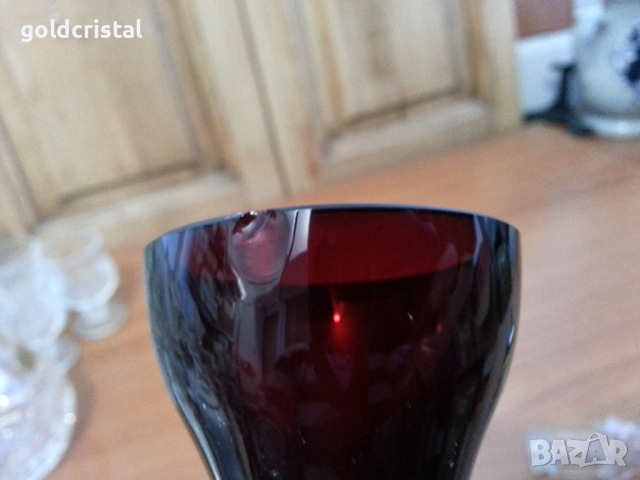 Кристална гарафа цветен червен кристал, снимка 4 - Антикварни и старинни предмети - 36553484