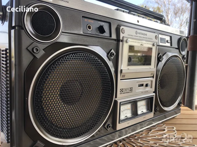Радиокасетофон -HITACHI TRK-8180E