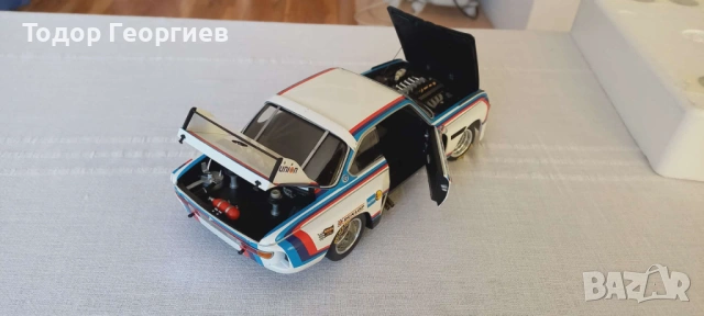 BMW CSL Minichamps 1:18, снимка 4 - Други ценни предмети - 54323213