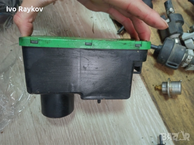 Вакуум помпа централно зааключване Hella VW Golf Passat 357962257, 357 962 257 , снимка 6 - Части - 51818977
