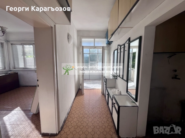 №3947 Тристаен апартамент със самостоятелен вход и двор | квартал Любен Каравелов, град Хасково., снимка 5 - Апартаменти - 51720749