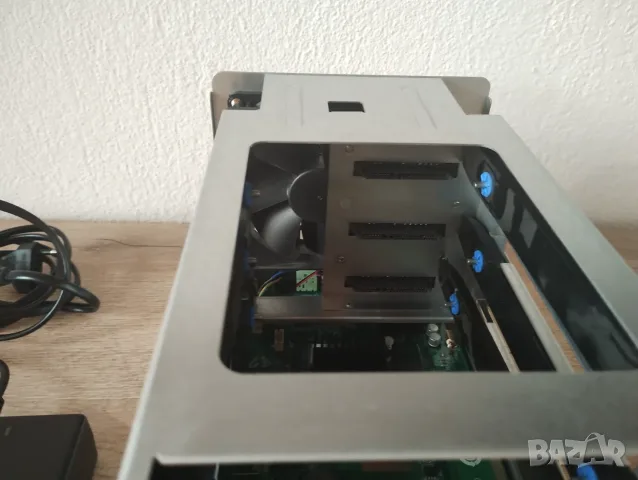 QNAP TS328 3-bay NAS server, снимка 11 - Мрежови адаптери - 56167886