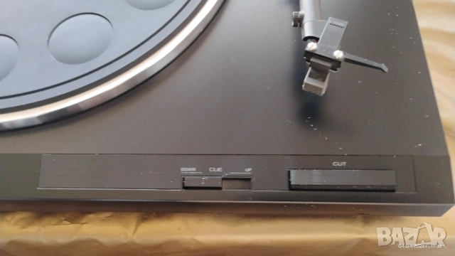 Yamaha TT-300 - полуавтоматичен грамофон, снимка 3 - Грамофони - 54094862