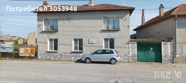 Продавам двуетажна къща в центъра на град Брезово 
