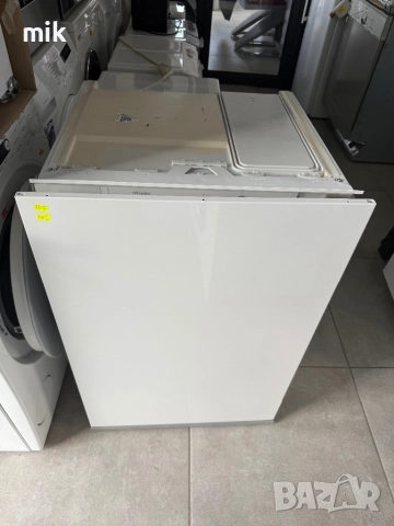 Малък хладилник за вграждане МИеле , снимка 3 - Хладилници - 52441294