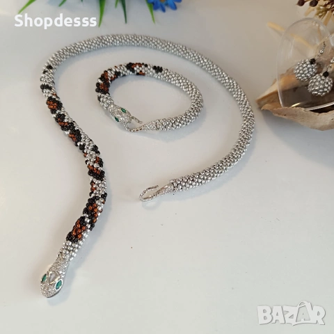 Комплект гривна, огърлица и обеци 