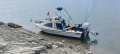 Напълно оборудвана лодка за риболов с извънбордов двигател и колесар, снимка 1 - Такъми - 44732527