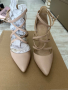 Бежови обувки Guess, снимка 1 - Дамски обувки на ток - 44584747