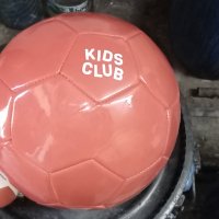 Продавам оригинална футболна топка на фк. Байрен Мюнхен и сувенирна малка за закачане в кола, снимка 3 - Футбол - 44339977