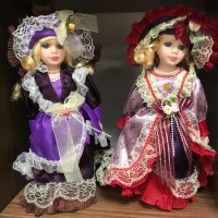 Кукла с порцеланово лице и ръце - в различни цветове рокли​, снимка 1 - Кукли - 44190432