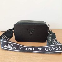 Черна чанта Guess код DS35GA, снимка 1 - Чанти - 41535321