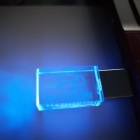 Светеща УСБ USB flash флаш памет стъкло с емблема на марка кола автомобил джип мотор + Подарък, снимка 8 - Аксесоари и консумативи - 30592696