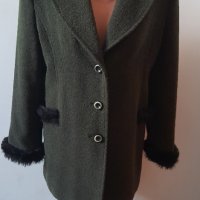 Палто в масленост зелен цвят, снимка 1 - Палта, манта - 42700825