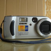 Sony DSCP51 Cyber-shot 2MP цифров фотоапарат с 2x оптично увеличение, снимка 2 - Фотоапарати - 44479279