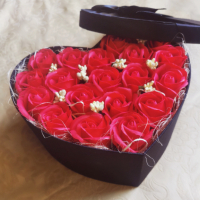 Кутия с вечни рози. Подходящ подарък за абитуриенти , снимка 2 - Подаръци за жени - 36578088