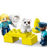LEGO® DUPLO® Town 10959 - Полицейски участък и хеликоптер, снимка 9 - Конструктори - 40588030