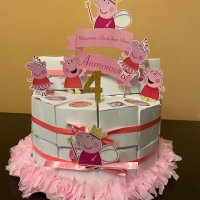Картонена торта”Peppa pig”, снимка 2 - Подаръци за рожден ден - 33504863