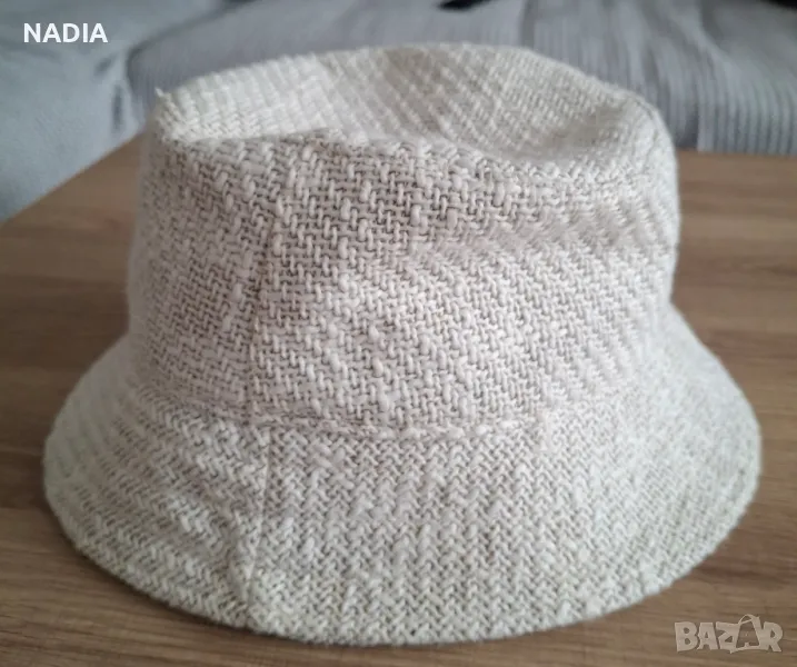 Бежова шапка, снимка 1