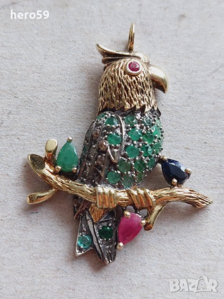 Прекрасен златен дамски медальон, диаманти изумруди, снимка 1